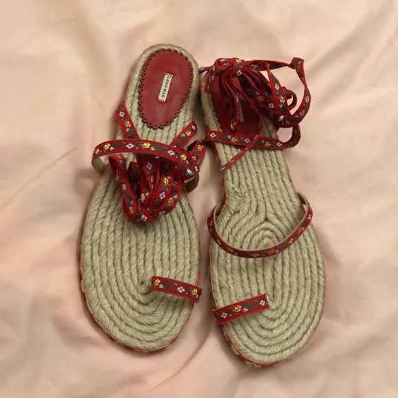 Can only ship alone - Beautiful cute red high quality strappy sandals - Picture 2 of 4